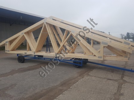 Stogo santvarų paruošimas ir transportavimas Medinės stogo santvaros prieš montavimą