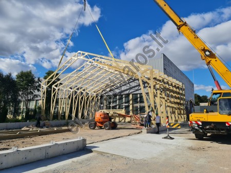 Angaro stogo konstrukcija iš medinių santvarų