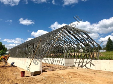 Gyvenamojo namo stogo konstrukcija iš santvarų